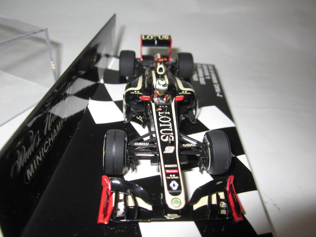 [Б/У] PMA Mini Champs 1/43 Lotus E20 Renault №. 9 2012 Гран-при Бахрейна 2-е место Кими Райкконен (Антенна добавлена)