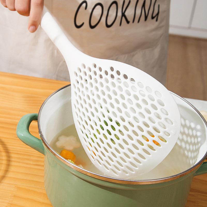 Ложка большой емкости выдерживает высокую температуру подвешенные пельмени протекают не легко деформируются кухонные принадлежности инструменты