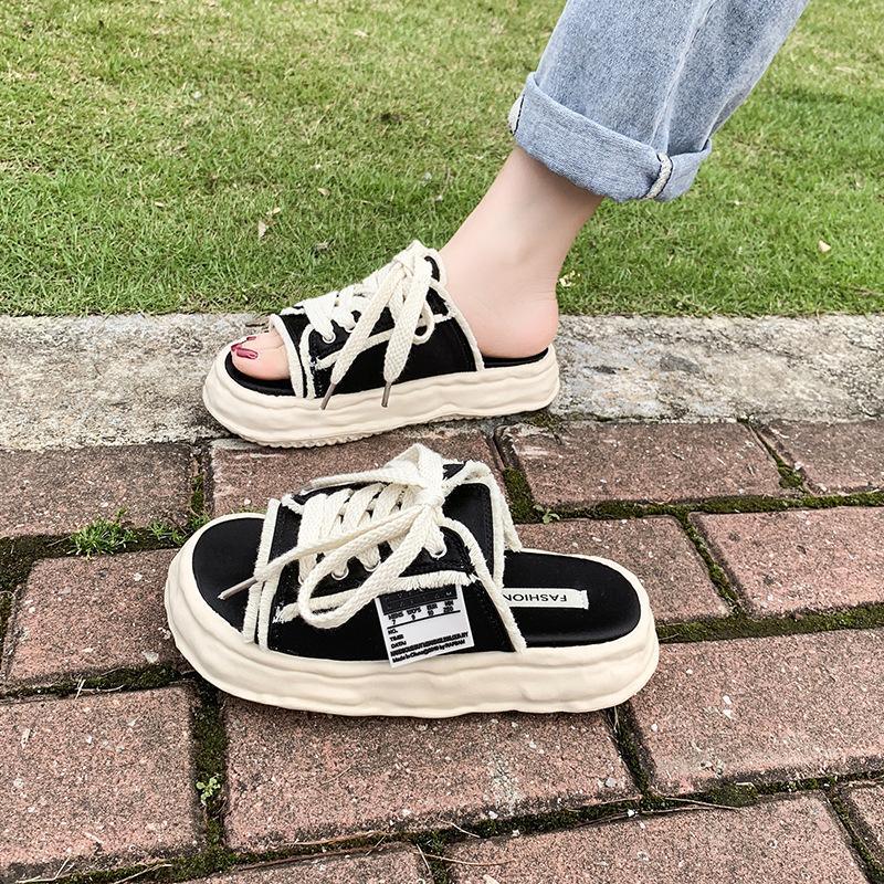 Женская обувь Fish Mouth Cool Half Slippers 2024 Летняя новая одежда на толстой подошве Модные атласные повседневные парусиновые тапочки