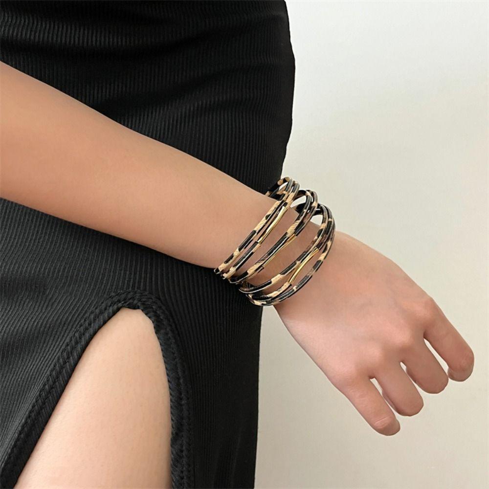 Charm MultiLayer Bangles Bohemian Style Magnetic Bracelet Fashion Leopard Leather Bracelets  Gifts