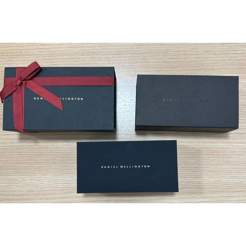 Б/у часы Daniel Wellington DW00100228, рабочий элемент