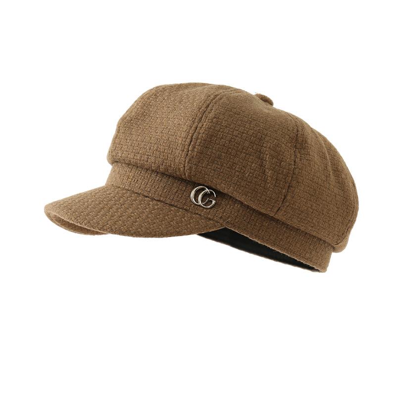 Корейская версия новой осенне-зимней шляпы для женщин, модная универсальная бейсболка в британском стиле с металлическим логотипом, ретро-литературная восьмиугольная шляпа, тренд