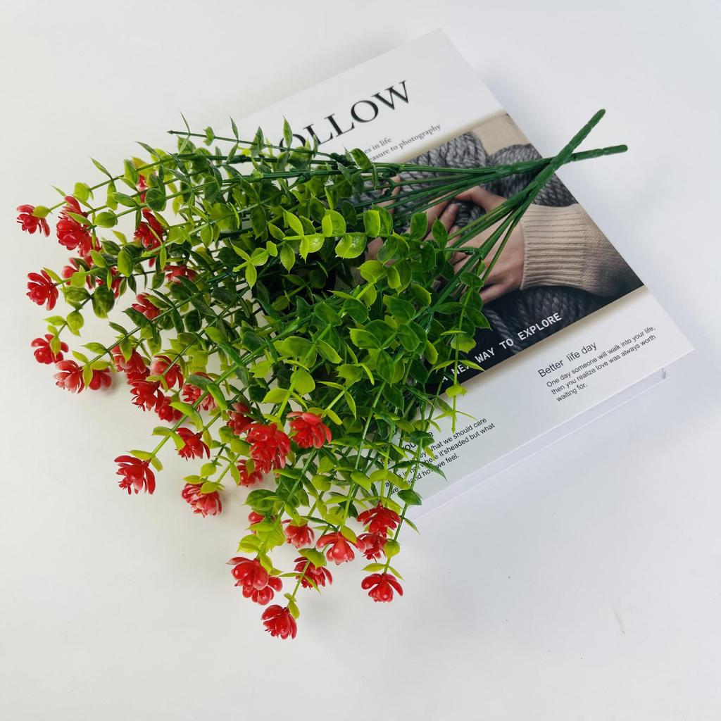 Букет из семи роз с эвкалиптом и камелией - Искусственные цветы