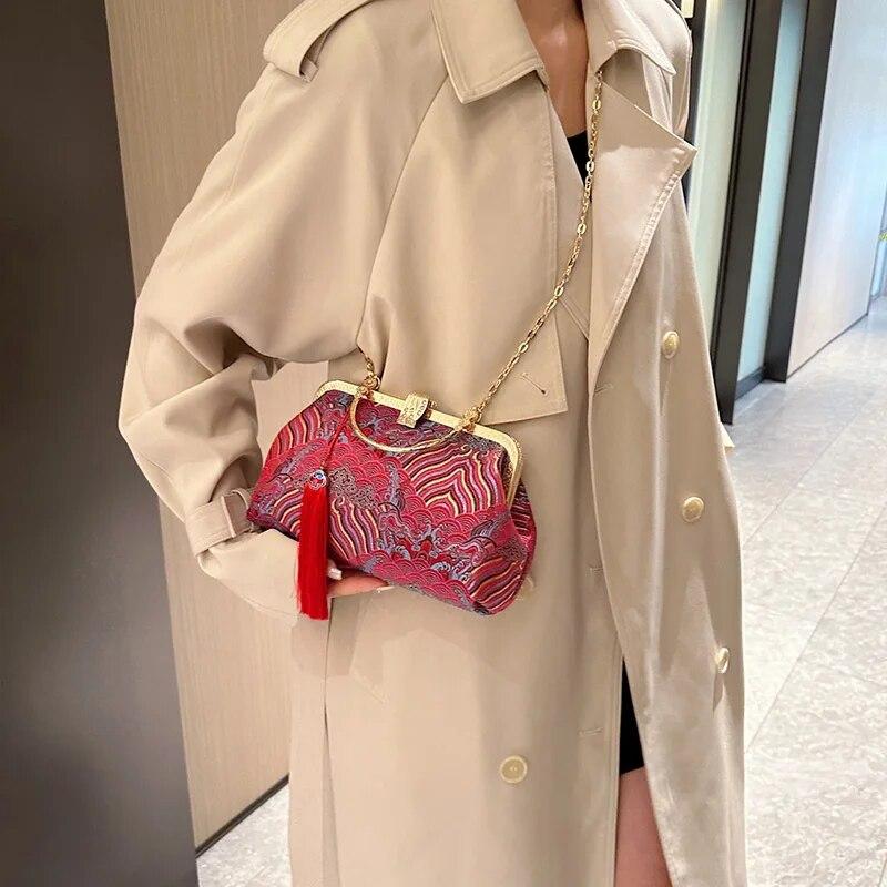 2024 Vintage Women Floral Clutch Designer Lock Shell Clip Handmade Chain Shoulder Bags Crossbody Bags Tassel Glitter Handbags