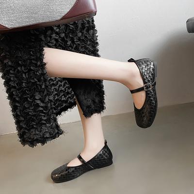 Мода 2025  Женские темпераментные туфли на плоской подошве  Ретро пряжка Мягкая подошва Одинарные туфли с юбкой Модные удобные одинарные туфли для通勤