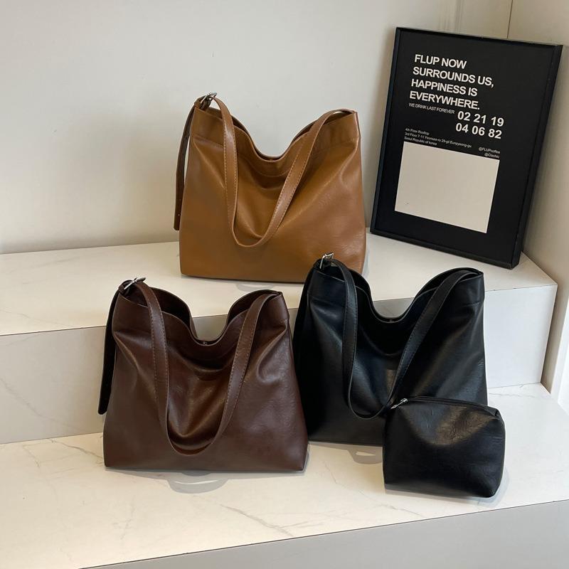 High Quality Sense Bag Women's Messenger Bag New Fashion Retro Shoulder Bag Large Capacity Commuter Bucket Tote Bag