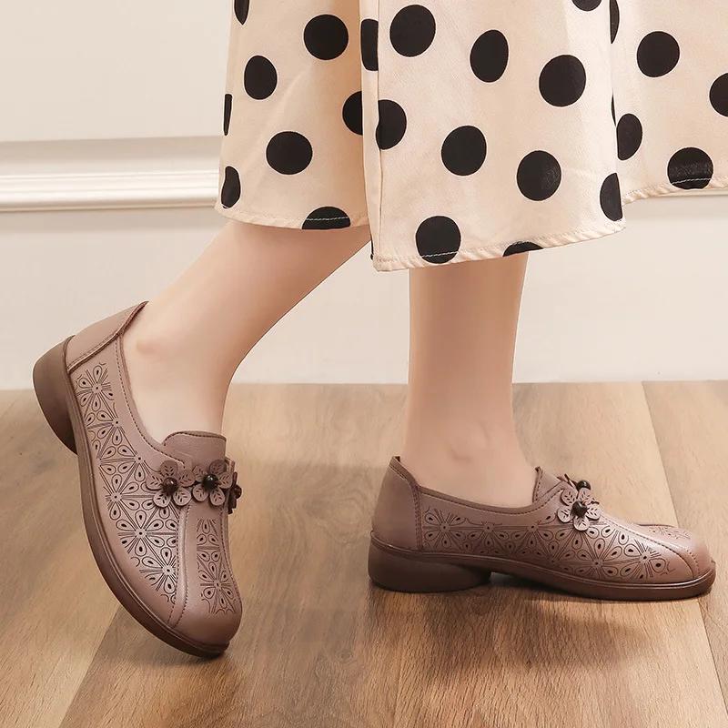 Туфли из натуральной кожи для пожилых мам. Сандалии. Туфли из натуральной кожи с мягкой подошвой. Туфли с перфорацией на плоской подошве.