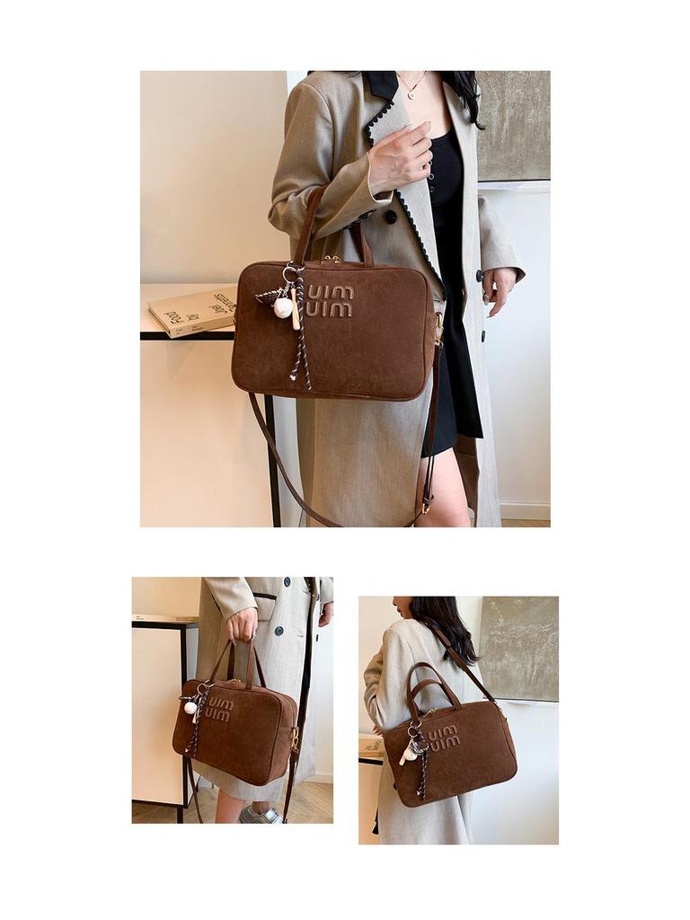 Women's Retro High-End Crossbody Bag - Versatile Small Square Bag for Work, Commute, Travel, and More.
