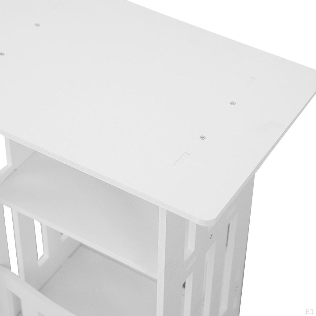 Приставной столик, прикроватная тумбочка, современная мебель, небольшой напиток для