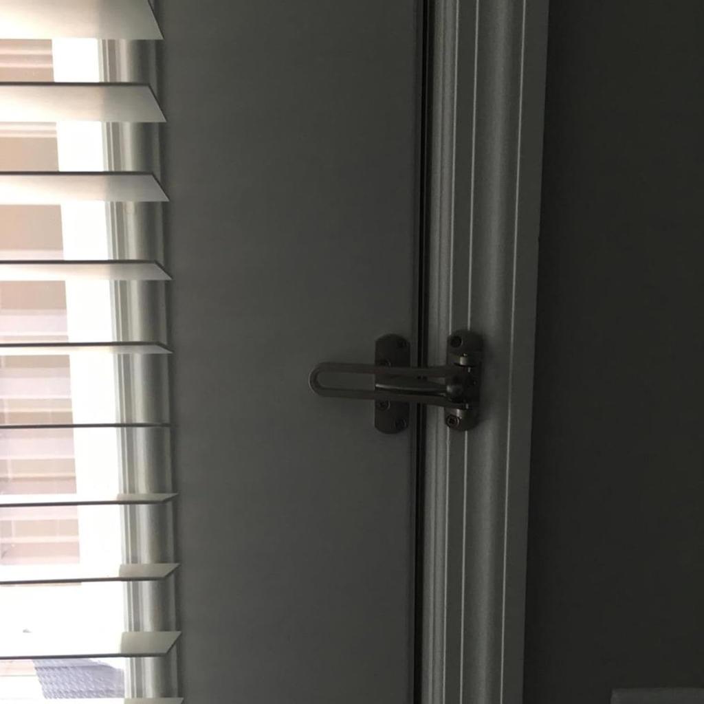 TopHomer Swing Bar Дверной замок Внутренний дверной цепной замок из цинкового сплава Замок-защелка для гостиничной двери для безопасности дома Простота установки (черный)