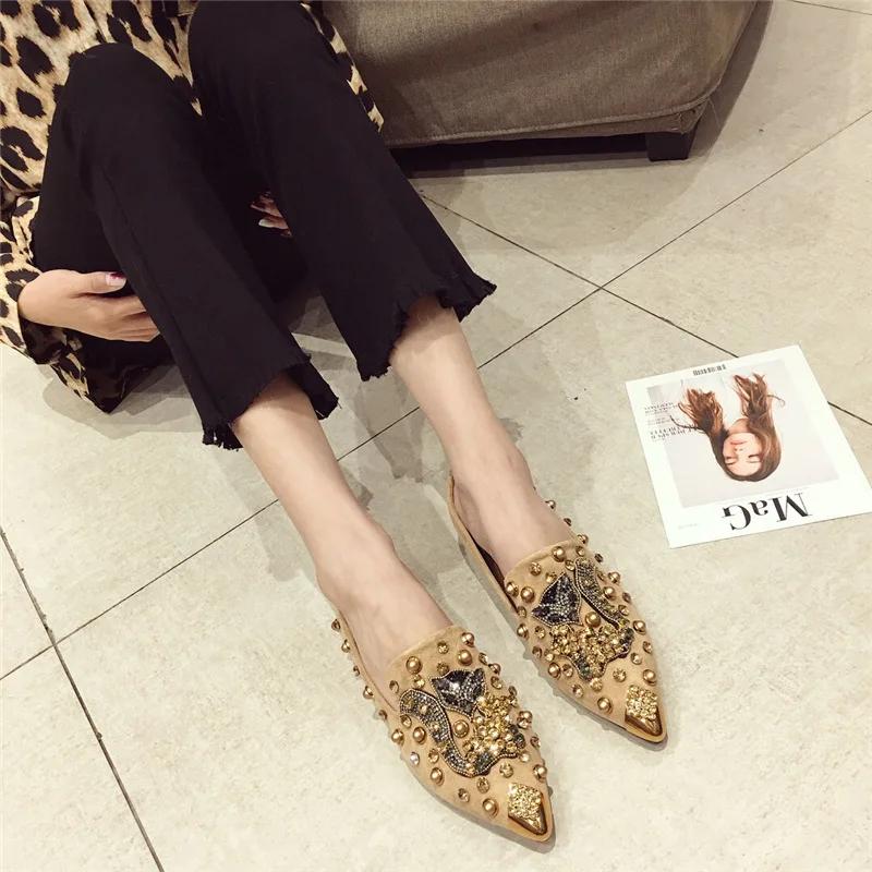 Новинка 2024 года, женские туфли-лоферы со стразами и острым носком, осенние заклепки, классические женские туфли на плоской подошве, женские балетки, мягкие туфли-лодочки