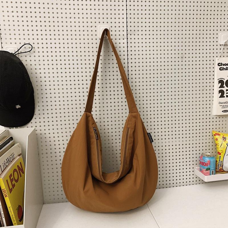Large Capacity Fashion Dumpling Bag Women's Japanese 2025 Summer New Simple Shoulder Bag Niche Design Messenger Bag