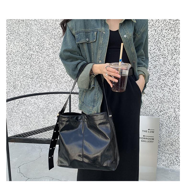 IELGY Женская сумка через плечо, большая сумка, простая ретро сумка большой вместимости с широким плечевым ремнем