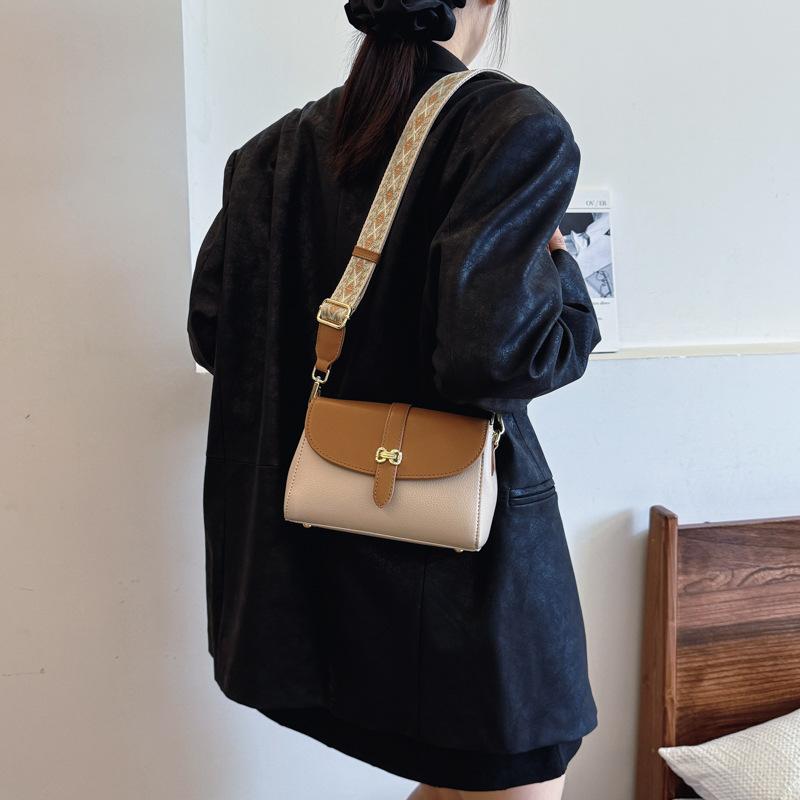 Сумка женская новая модная тенденция взрыв ретро широкий плечевой ремень сумка через плечо пригородная простая маленькая квадратная сумка