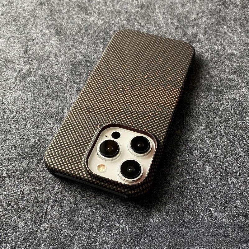 Применимо к iPhone17promax чехол для мобильного телефона с рисунком из углеродного волокна, полуоблегающий, с магнитной застежкой, Apple 15, ультратонкий, из поликарбоната, противоударный чехол