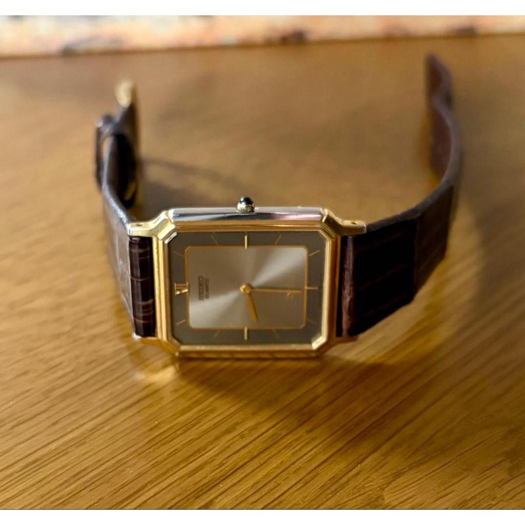 SEIKO Dolce Кварцевые Квадратные Золотой x Серебряный