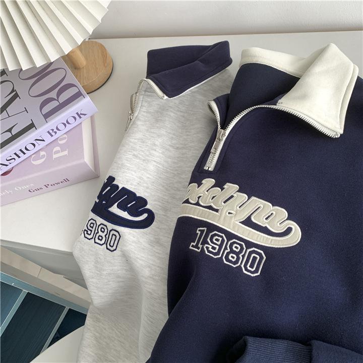 Женский светло-серый худи в стиле ретро с вышивкой и повседневной молнией до середины груди