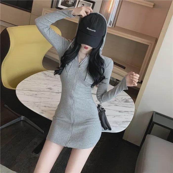 Осеннее сексуальное платье-свитер с капюшоном и длинными рукавами на молнии 2023 года — облегающее, модное, бросающее вызов возрасту