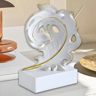 Элегантная скульптура из перьев для домашнего декора