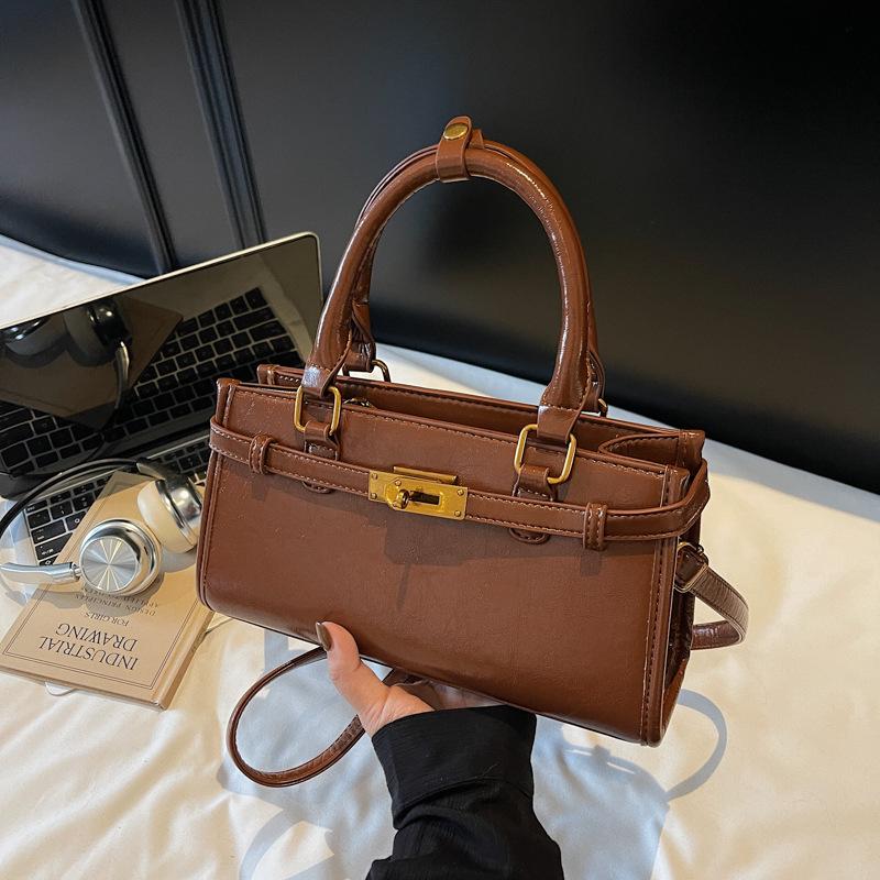 Корейская версия простой и универсальной нишевой портативной сумки-мессенджера для поездок на работу, женская, новая коллекция осень-зима 2025, высококачественная текстурированная сумка-тоут