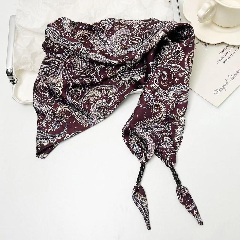 Retro Paisley Silk Triangle Scarf for Women – Versatile Waist and Jeans Accessory