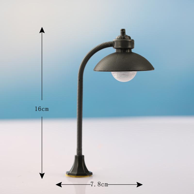 Модельные светильники для микроландшафта могут светиться двумя цветами для подсветки мха и суккулентных растений.