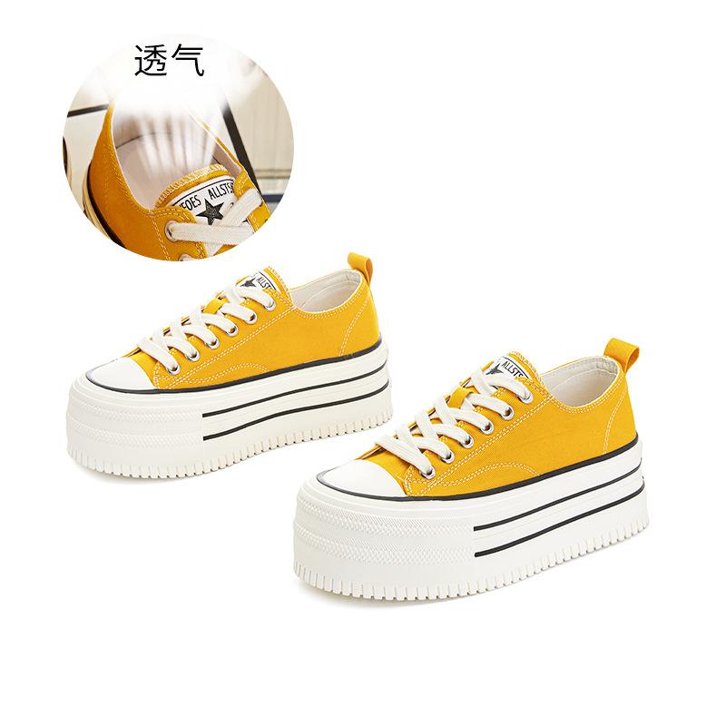 Маленькие белые туфли из парусины 2025 года, весна-лето, новые женские туфли высокого класса, маленькие белые туфли, увеличивающие рост, повседневные туфли-кексы на толстой подошве