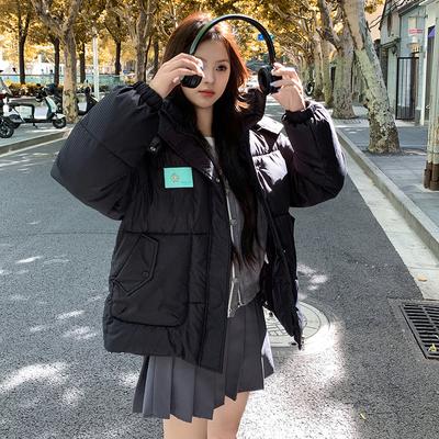 Женская новая пуховая хлопковая куртка Осень/Зима 2025 Студенческая свободная и утолщенная короткая стеганая куртка Теплая зимняя одежда с капюшоном