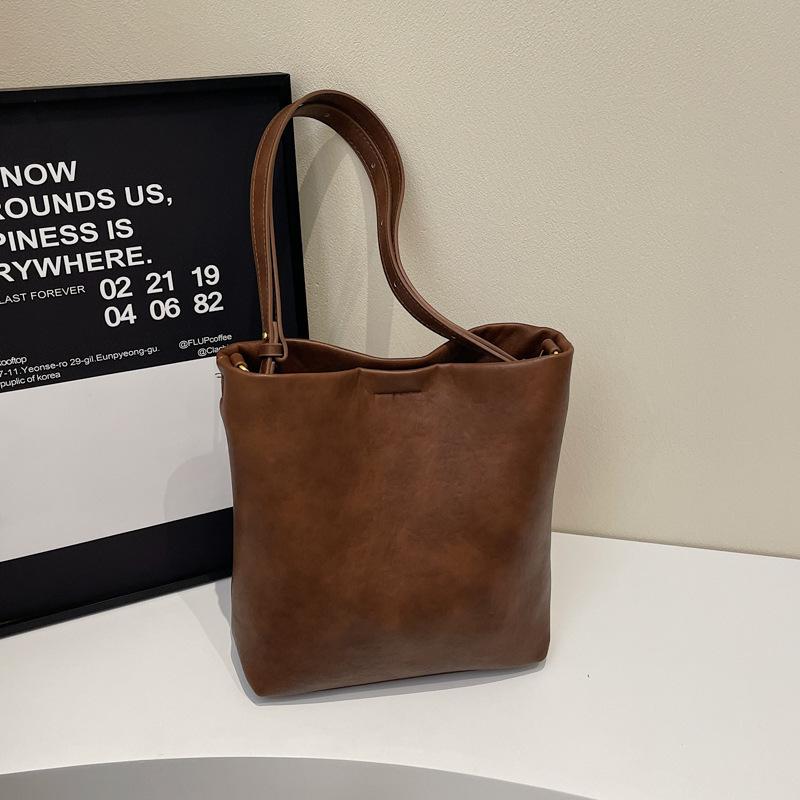 Популярная в этом году маленькая женская сумка в стиле ретро осень-зима 2025 новая универсальная на плечо, кроссбоди, корейская версия, сумка-ведро