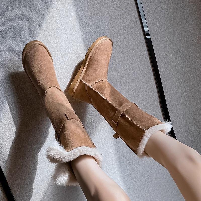 Теплые и бархатистые зимние сапоги для женщин, коричневые пушистые ботфорты на толстой подошве, новинка осени и зимы 2025, хлопковые сапоги средней длины