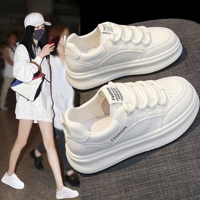 Толстая подошва, увеличивающая рост, летние тонкие дышащие женские туфли, кожаные маленькие белые туфли, весна и осень, новые повседневные спортивные туфли, обувь для скейтбординга