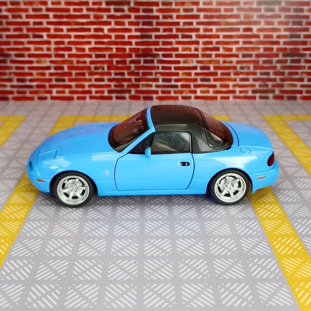 1:32 Mazda MX5 Supercar Alloy Die Cast Toy Car Model Sound and Light Pull Back Toy Collectibles Birthday gift