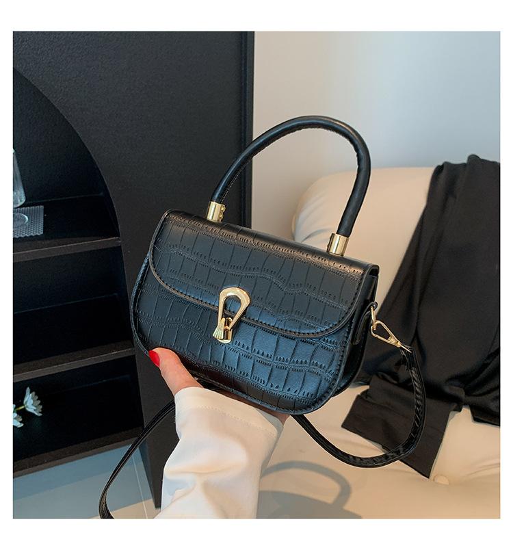 Корейская версия простая и модная.. В этом году популярными сумками являются сумки-мессенджеры и маленькие сумки-мессенджеры 2024 года.