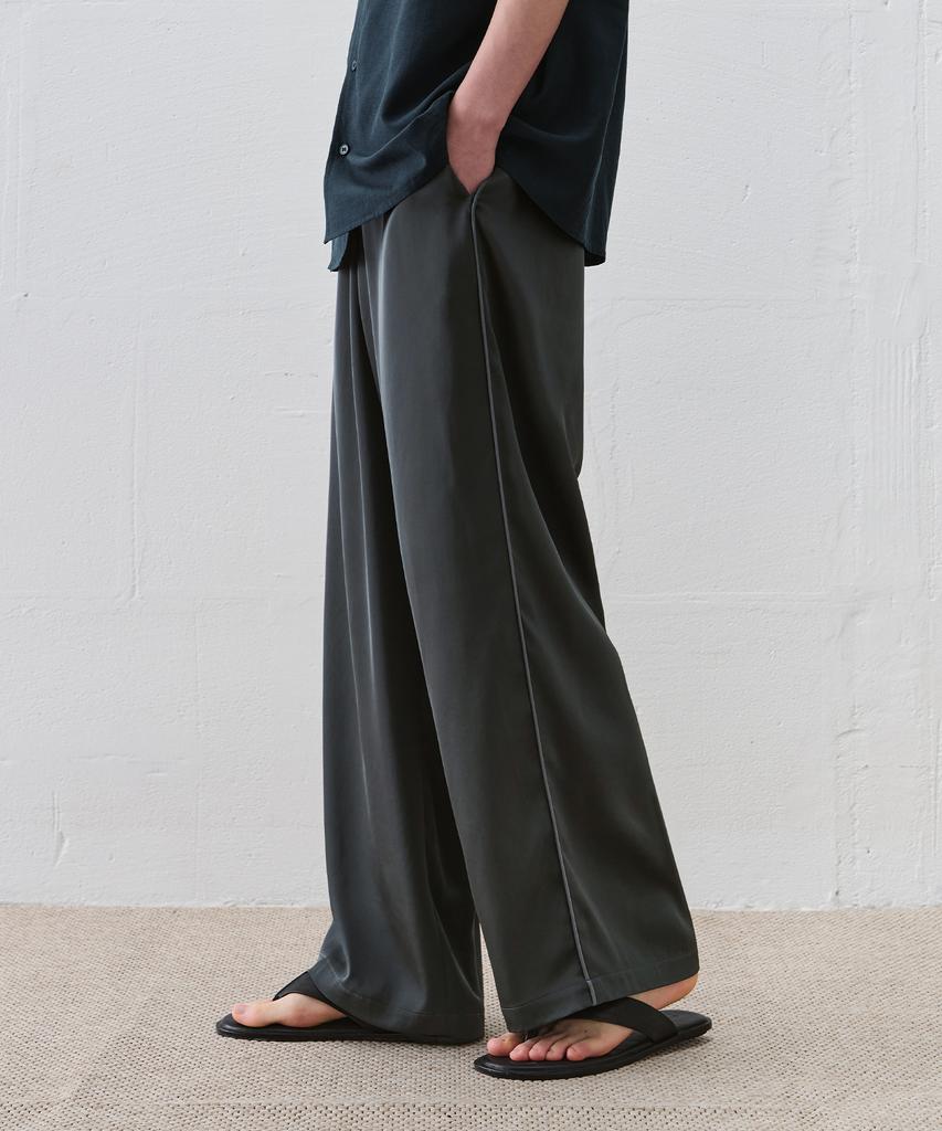 DRAW FIT Luster Single Line Track Pants [Charcoal]