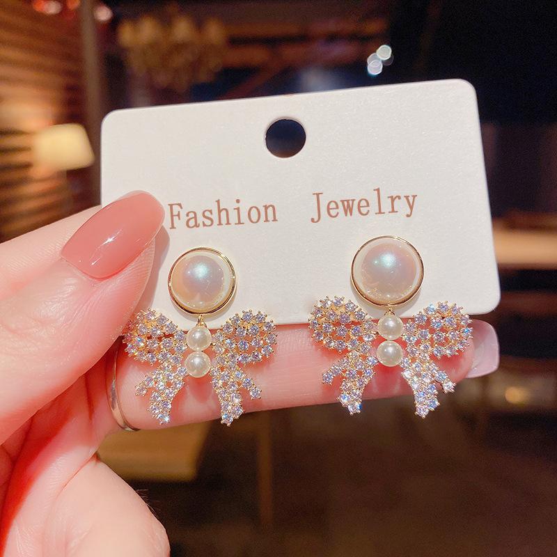 Temperamental Women's Hollow Out Bowknot Zirconia Earrings Dangling Ladies Pearl Earrings Exquisite Generous Ear Jewelry