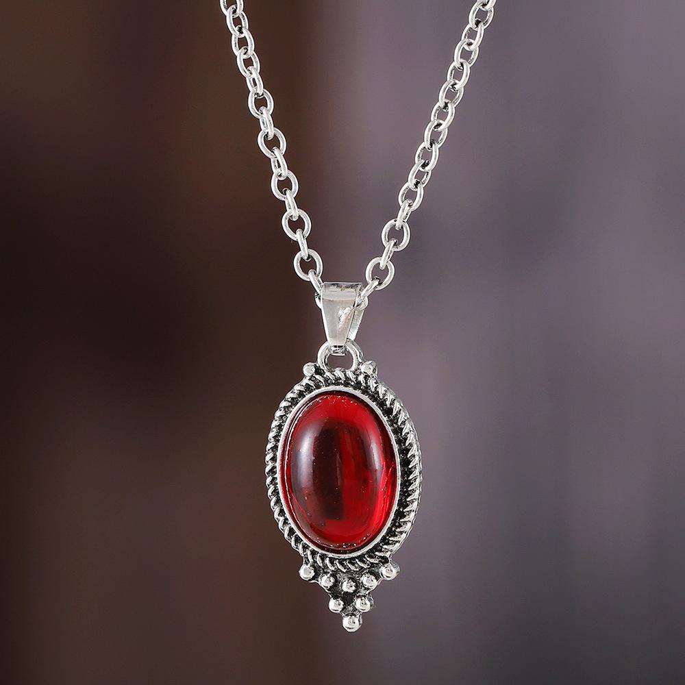 1PC Vintage Bohemian Garnet Pendant Necklace for Women Creative Gorgeous Carved Red Personalized Necklace Jewelry Accessories