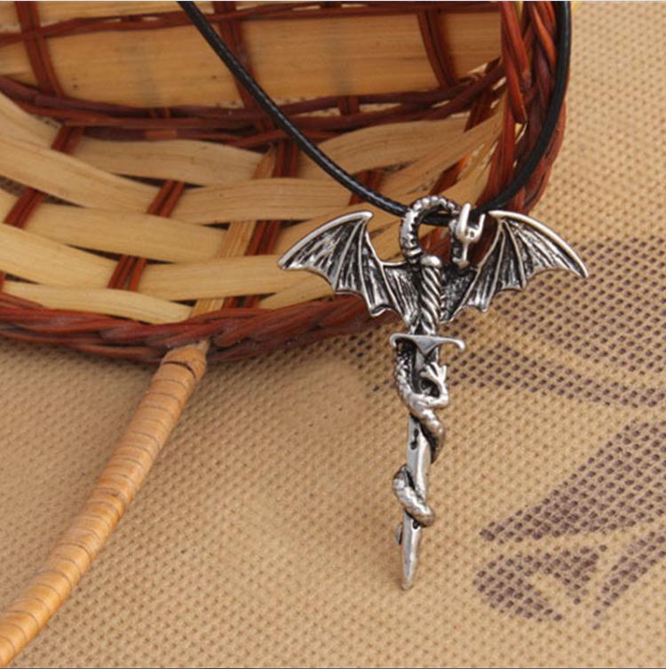 Кулон из нержавеющей стали в виде дракона захватившего меч