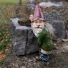 1 Pcs Urinating Gnome Statue Resin Crafts White Bearded Old Man Dwarf Sculpture Christmas Garden Courtyard Decoration