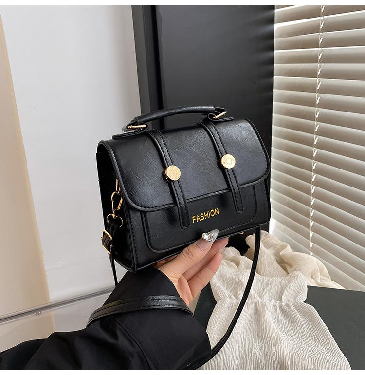 Premium Sense Retro Handbag Bag Women's Winter 2025 Popular Versatile Commuter Shoulder Bag Crossbody Small Square Bag