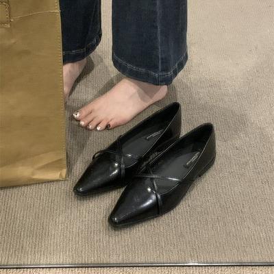 Черные туфли-лодочки на низком каблуке с острым носком, женские туфли 2024 года, новые осенние туфли на плоской подошве, французские весенне-осенние туфли Мэри Джейн, маленькие кожаные туфли