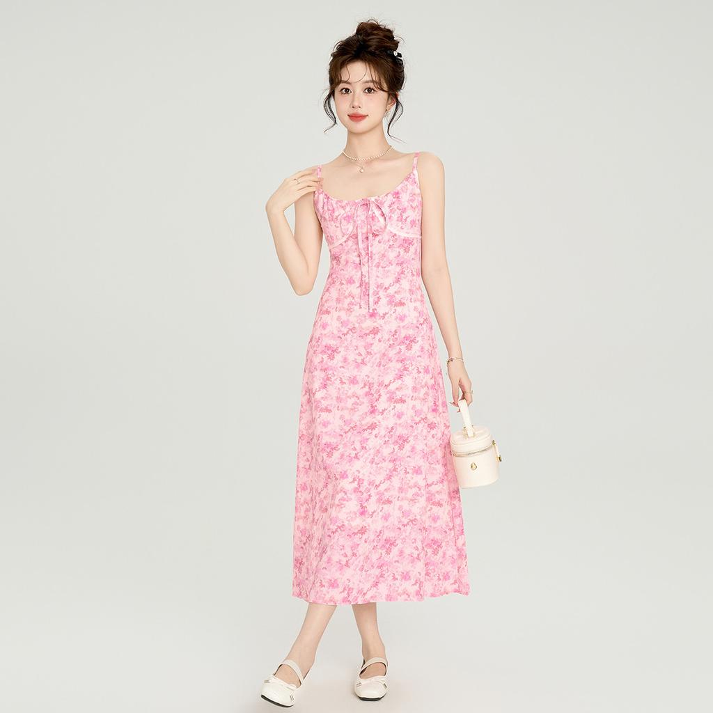 Sweet and girlish style waist cinching floral dress for women in summer 2024, with tied bow straps and suspender long skirt