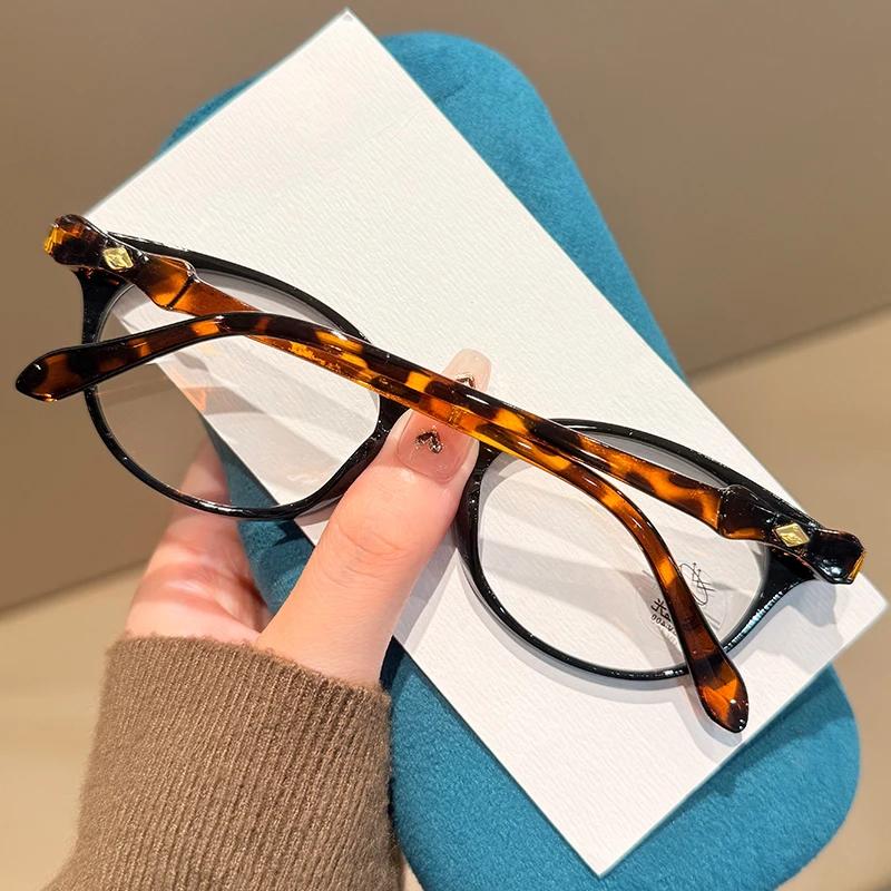 Men Women Fashion High Definition Anti Blue Light Reading Glasses Neutral New Retro Oval Frame Farsighted Glasses To +3.5+4.0