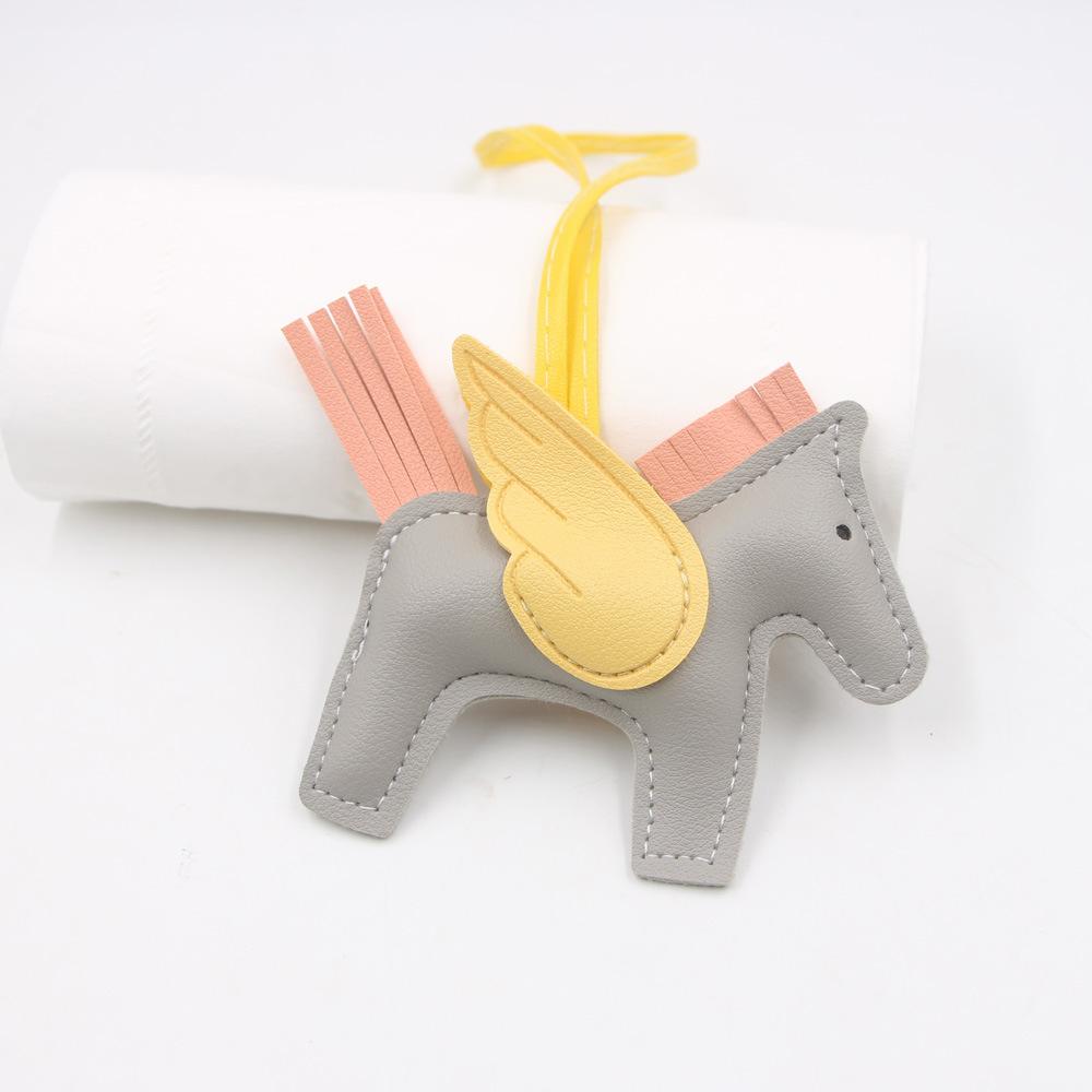 Классический кожаный брелок-подвеска Wing Pony — стильный и игривый дизайн в нескольких цветах