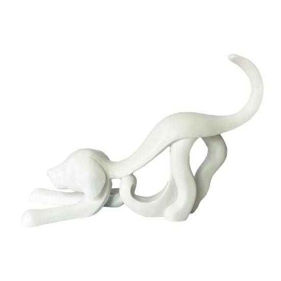 Абстрактная статуэтка собаки с лентой Белый щенок с лентой Полимерная фигурка Скульптура Украшение для дома и офиса