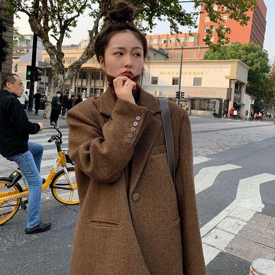 Винтаж встречается с современностью: Стильная шерстяная куртка свободного покроя для женщин