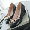 Женские одинарные туфли Весна и Осень 2025 новая черная кожа повседневные неглубокие бант стразы рабочие туфли танкетка туфли для мамы