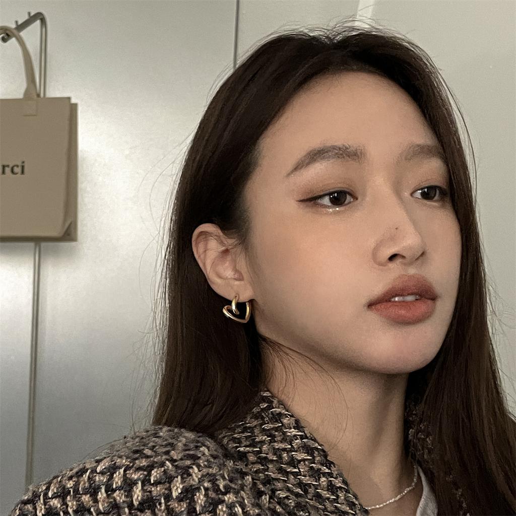 Вращающиеся серьги-гвоздики Love, нишевый дизайн модных девушек, серебряные иглы 925 пробы, темперамент, модные украшения для ушей, универсальные