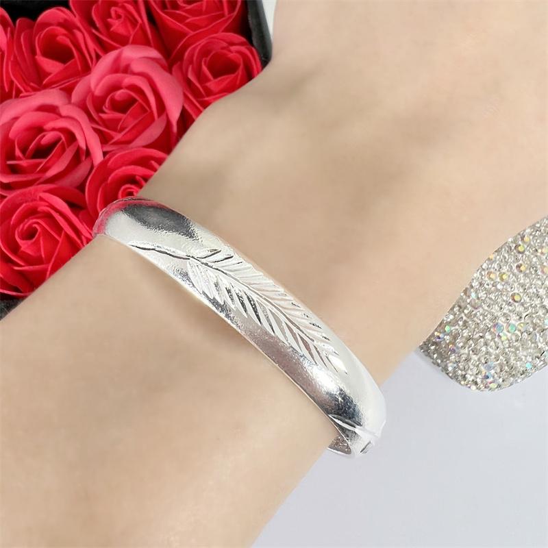 Fashionable Leaf Pattern Bangle Women Jewelry Opening Size Ethnic Buddhist Disciple Heart Sutra Bracelet Female Hand Accessories