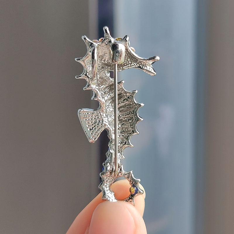 Новый мультяшный корсаж, брошь в виде морского конька со стразами для мужчин и женщин, булавки, персонализированная одежда