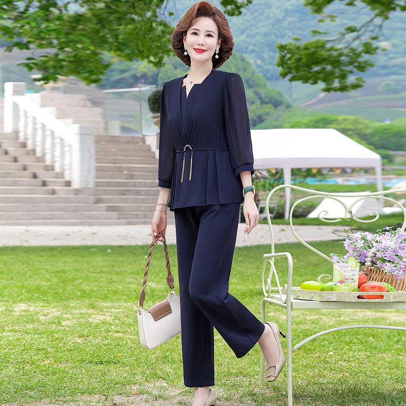 Elegant Spring Suit: Stylish Two-Piece Top Set for Middle-Aged and Elderly Women